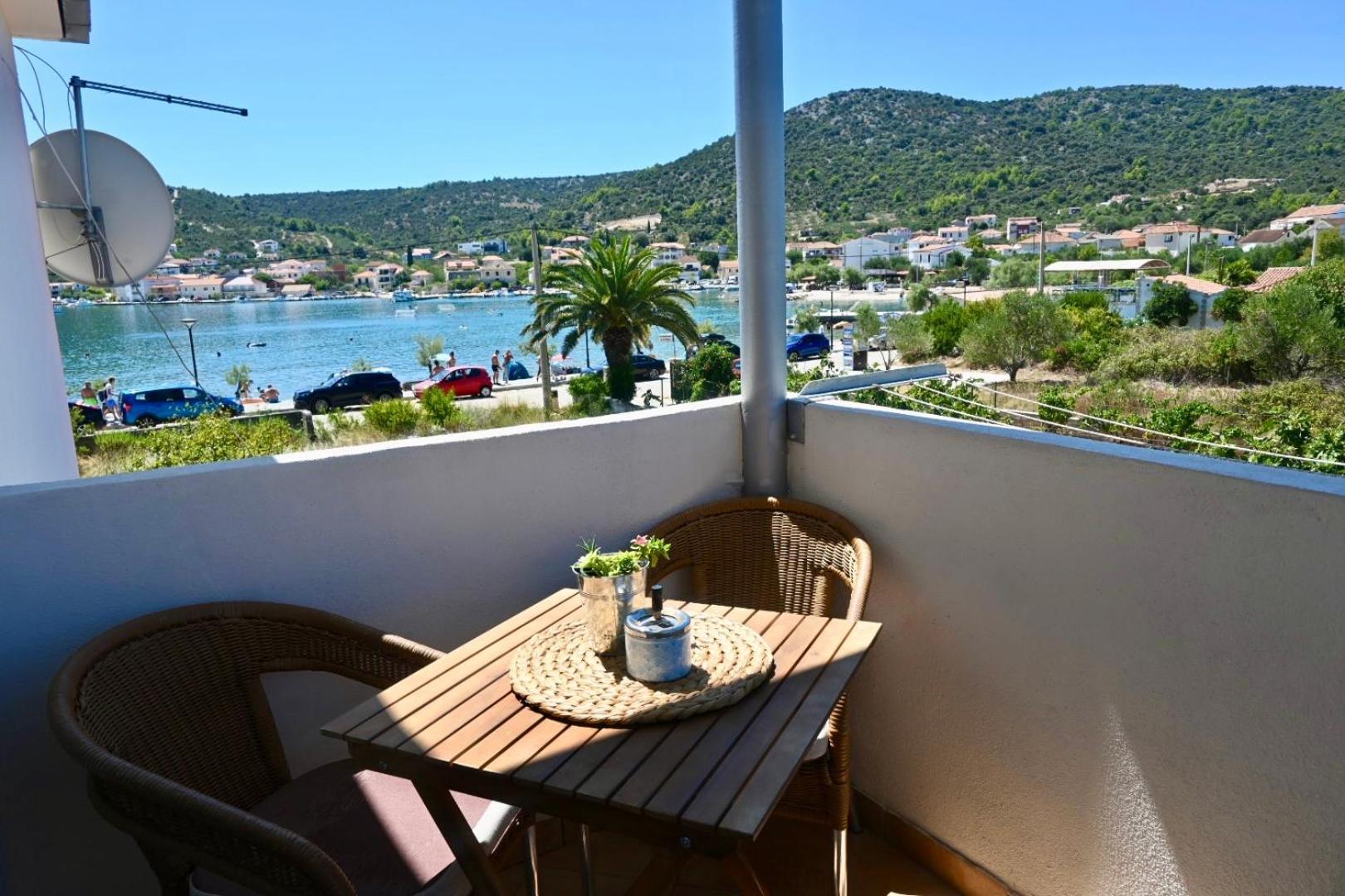 Apartment Leonora Vinišće Esterno foto